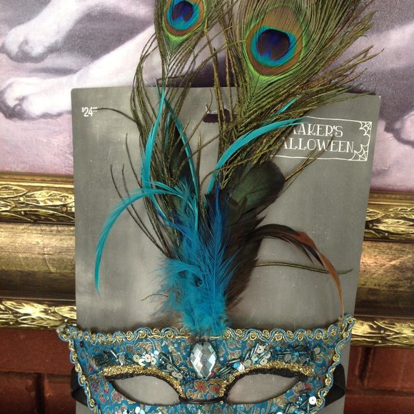 Beautiful Sequenced & Feathered Masquerade Mask - Picture 2 of 3